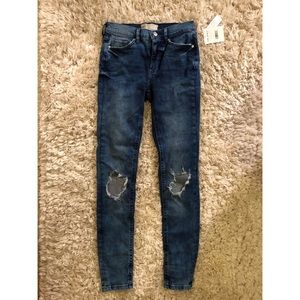 Free People Busted Knee Skinny Jeans (Size 25)